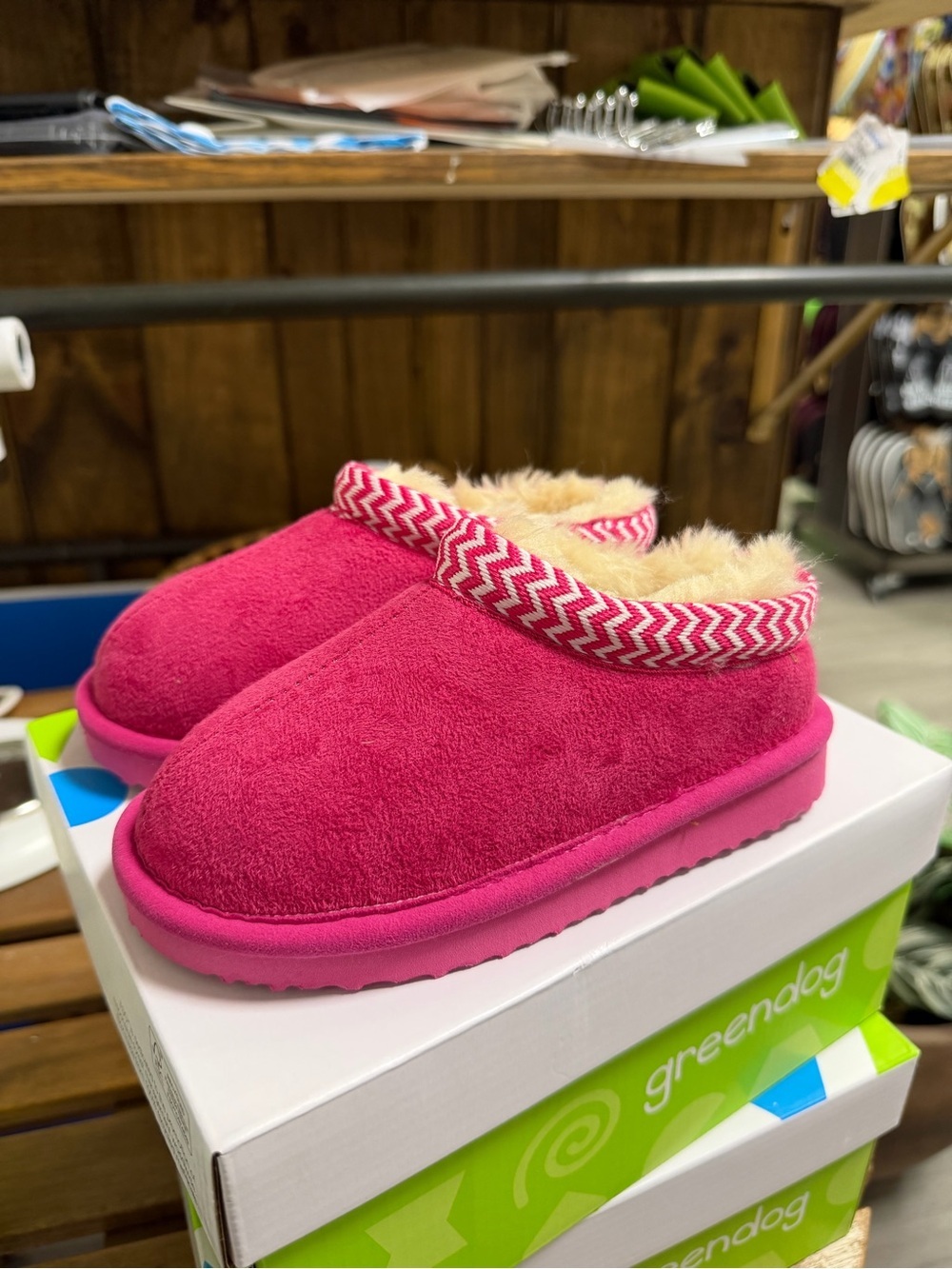Girls Greendog Kids Plush Slip-On Slippers in Bright Pink with Chevron Trim NWT
